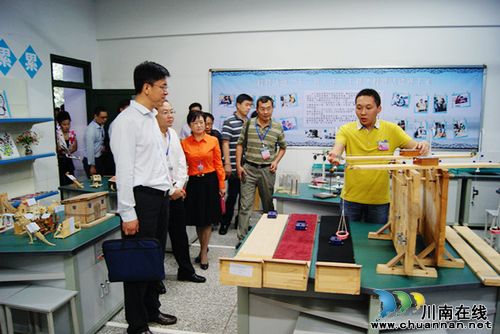 泸州十八中开展“三小”活动“十百千”工程(图1)