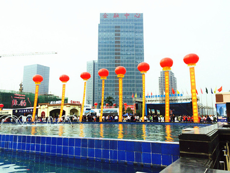 泸州市2015年房地产展示交易会开幕(图1) 泸州市2015年房地产展示交易会开幕(图1)