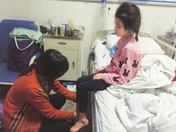泸州一女司机撞人抛"尸"回家照打麻将(图1) 泸州一女司机撞人抛"尸"回家照打麻将(图1)