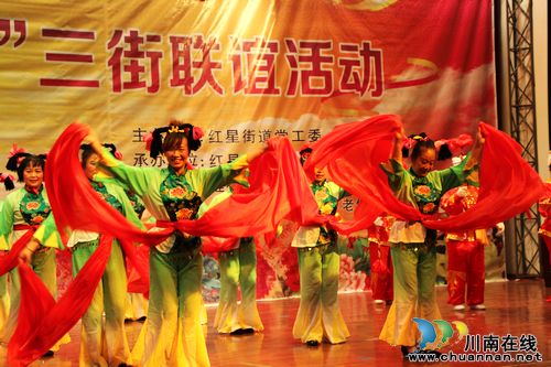红星街道联合三街举办联谊汇演庆重阳(图2) 红星街道联合三街举办联谊汇演庆重阳(图2)