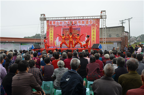 太伏镇：文艺演出庆祝重阳节(图2)