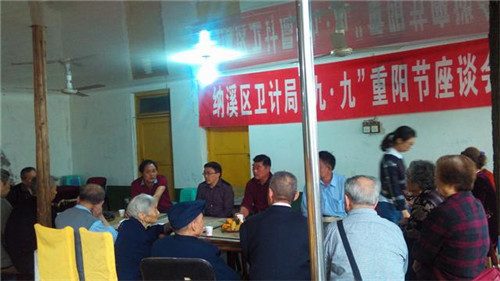 纳溪区卫计系统重阳节开展敬老活动(图1) 纳溪区卫计系统重阳节开展敬老活动(图1)
