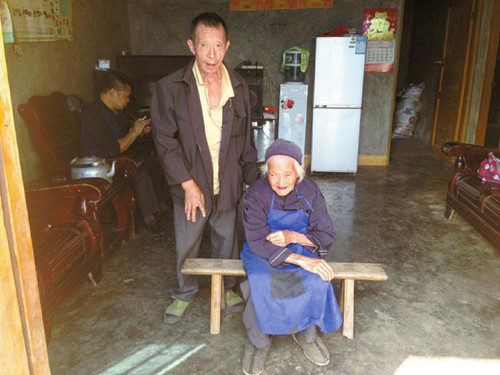 67岁女婿入选“十大孝子”照顾113岁岳母40年(图1)