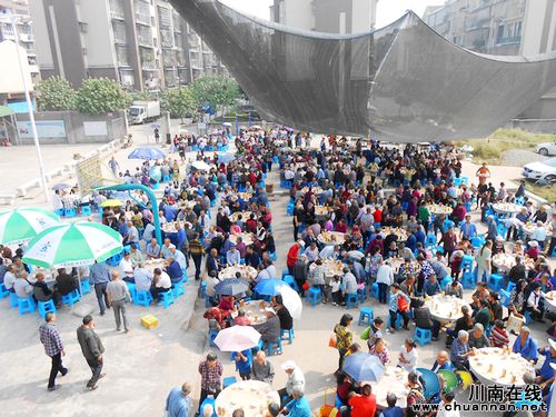 张坝景区彭湾社区举办重阳宴庆祝重阳节(图1) 张坝景区彭湾社区举办重阳宴庆祝重阳节(图1)