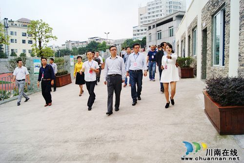全国教育专家到泸州十八中参观考察(图2)