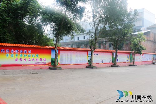 泸州市纳溪区首个客运站法治文化长廊正式亮相(图1) 泸州市纳溪区首个客运站法治文化长廊正式亮相(图1)