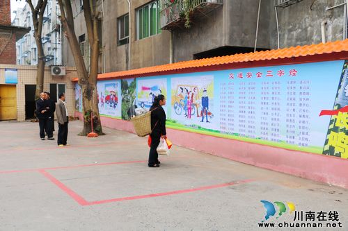 泸州市纳溪区首个客运站法治文化长廊正式亮相(图2) 泸州市纳溪区首个客运站法治文化长廊正式亮相(图2)
