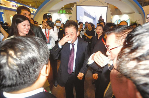 省长魏宏赞宜宾茶 俄前第一副总理为川茶代言(图2) 省长魏宏赞宜宾茶 俄前第一副总理为川茶代言(图2)
