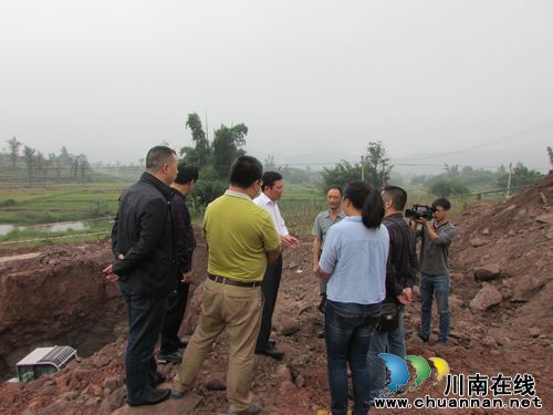 泸县县委常委颜习林率队督查嘉明镇民生工程(图1) 泸县县委常委颜习林率队督查嘉明镇民生工程(图1)