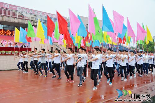 泸县一中 召开第61届田径运动会(图1) 泸县一中 召开第61届田径运动会(图1)