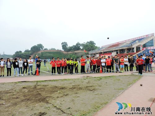 泸县一中 召开第61届田径运动会(图2) 泸县一中 召开第61届田径运动会(图2)
