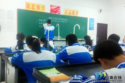 合江县九支中学到天池中学开展新课改研讨活动(图1) 合江县九支中学到天池中学开展新课改研讨活动(图1)