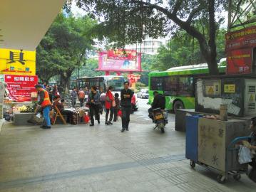 自贡“钉子男”布暗钉&nbsp;见女性遇扎便上前揩油(图1)