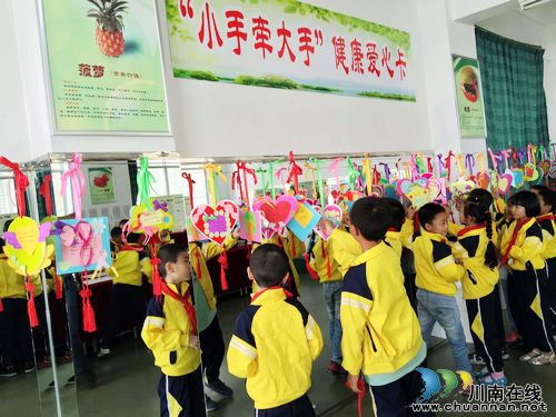 泸州叙永县社区医生进校园,全民健康掀热潮(图2) 泸州叙永县社区医生进校园,全民健康掀热潮(图2)