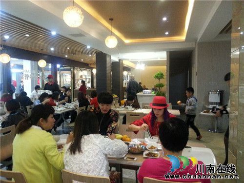 泸州:西亚百货盛装亮相白塔黄金商圈(图20) 泸州:西亚百货盛装亮相白塔黄金商圈(图20)