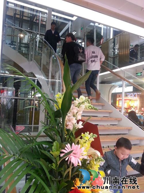 泸州:西亚百货盛装亮相白塔黄金商圈(图4) 泸州:西亚百货盛装亮相白塔黄金商圈(图4)