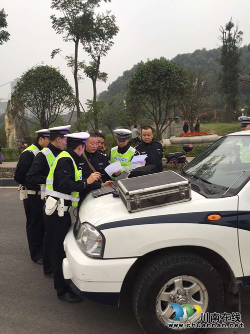 叙永公安交警完成交通秩序　事故岗位应急演练(图1)