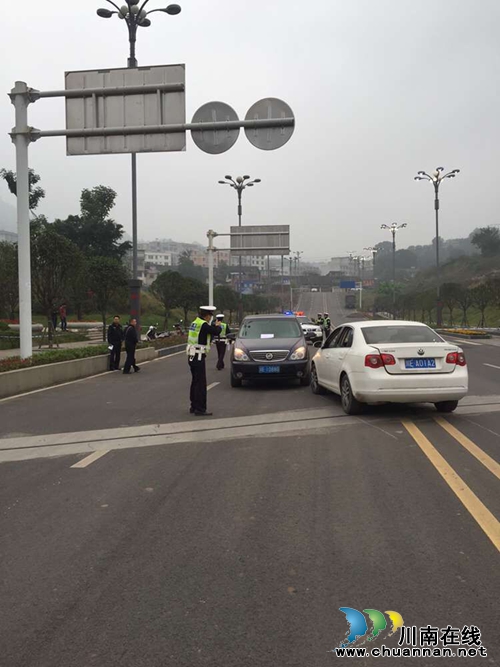 叙永公安交警完成交通秩序　事故岗位应急演练(图2)