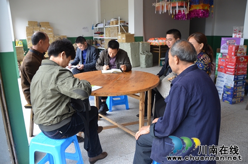 太伏镇:张福荣到太伏镇开展“访民情”活动(图1) 太伏镇:张福荣到太伏镇开展“访民情”活动(图1)
