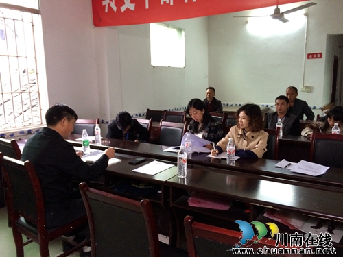泸县府办主任李启富到石桥镇开展活动(图1) 泸县府办主任李启富到石桥镇开展活动(图1)