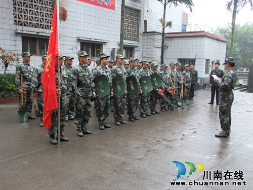 泸县人武装部到喻寺镇检查武装工作(图1) 泸县人武装部到喻寺镇检查武装工作(图1)
