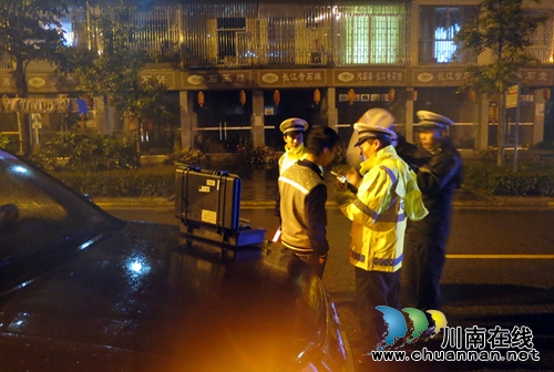 泸州交警支队“11.9”行动 掀起酒驾整治高潮(图3) 泸州交警支队“11.9”行动 掀起酒驾整治高潮(图3)