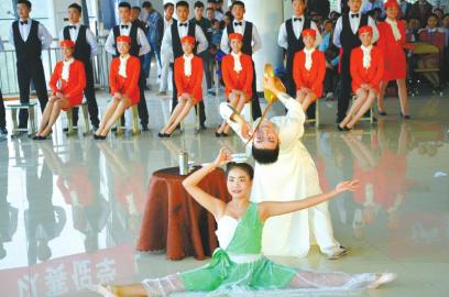 泸州职业学校学生技能竞赛落幕 5000余人参与(图1) 泸州职业学校学生技能竞赛落幕 5000余人参与(图1)