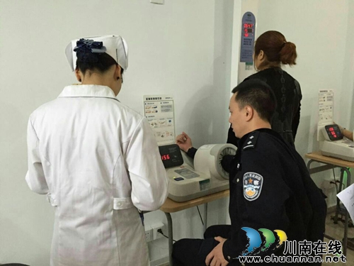 纳黔高速交警一大队落实从优待警 健康体检暖警心(图1) 纳黔高速交警一大队落实从优待警 健康体检暖警心(图1)