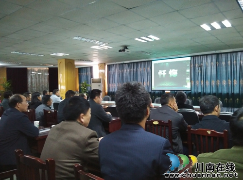 泸县工商局组织观看警示教育片(图1)