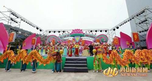 “花灯之乡”古蔺举办首届花灯文化艺术节(图2) “花灯之乡”古蔺举办首届花灯文化艺术节(图2)