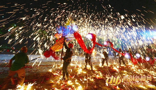 “花灯之乡”古蔺举办首届花灯文化艺术节(图6) “花灯之乡”古蔺举办首届花灯文化艺术节(图6)