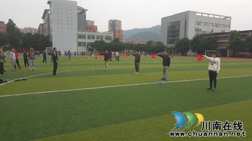 泸县举行教师校园足球培训(图2) 泸县举行教师校园足球培训(图2)