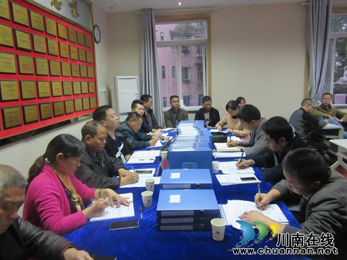 纳溪区护国镇中心校接受区教育局安全常规合格学校检查验收(图1) 纳溪区护国镇中心校接受区教育局安全常规合格学校检查验收(图1)