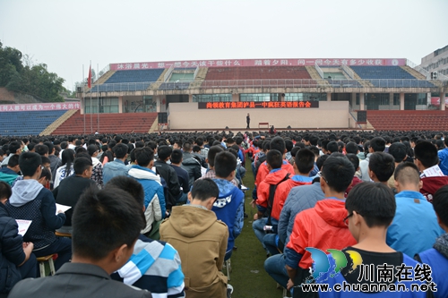 尚领教育集团泸县第一中学“疯狂英语”报告会(图2) 尚领教育集团泸县第一中学“疯狂英语”报告会(图2)