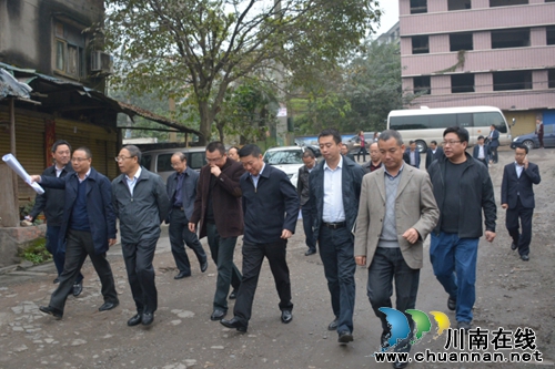 大山坪街道：市委书记蒋辅义调研棚户区工作(图1)