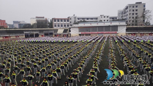 合江中学接受县目标考核检查(图1)