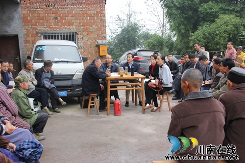 泸县委常委、副县长胡万国到百和镇开展“三走到、三解决、三促进”工作(图1)