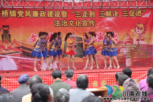 泸县石桥镇举办党风廉政建设暨“三走到、三解决、三促进”法治文化宣传活动(图2)