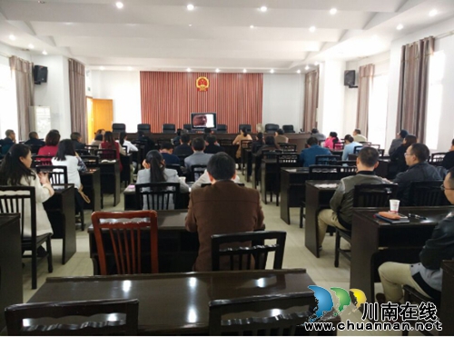 龙马潭区法院组织全院干警观看警示教育片《忏悔》(图1)