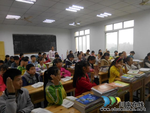 纳溪区教培中心领导到天仙中学进行教学视导(图2)