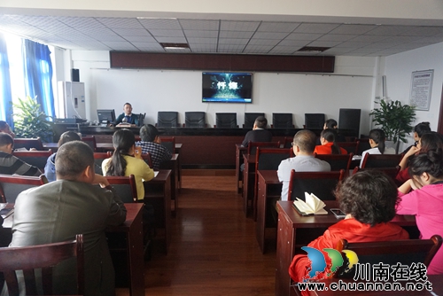 张坝景区组织观看廉政警示教育片《忏悔》(图1)