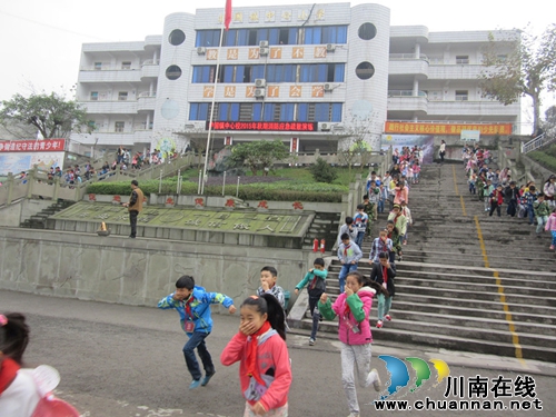 纳溪区护国镇中心校开展防火灾应急疏散演练活动(图3)