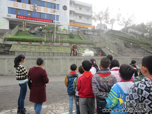 纳溪区护国镇中心校开展防火灾应急疏散演练活动(图2)