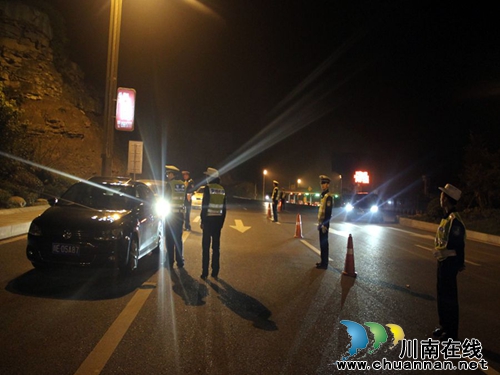 泸州交警支队开展“11.20”酒驾整治行动让酒驾违法行为“不任性”(图1)