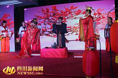 宜宾举办第三届青年联谊会 汉唐婚礼秀穿越世纪(图2) 宜宾举办第三届青年联谊会 汉唐婚礼秀穿越世纪(图2)