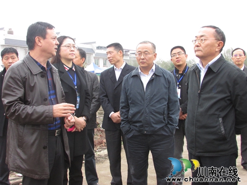 四川省委常委、省委农工委主任李昌平前来嘉明镇调研宅基地退出试点工作(图2) 四川省委常委、省委农工委主任李昌平前来嘉明镇调研宅基地退出试点工作(图2)
