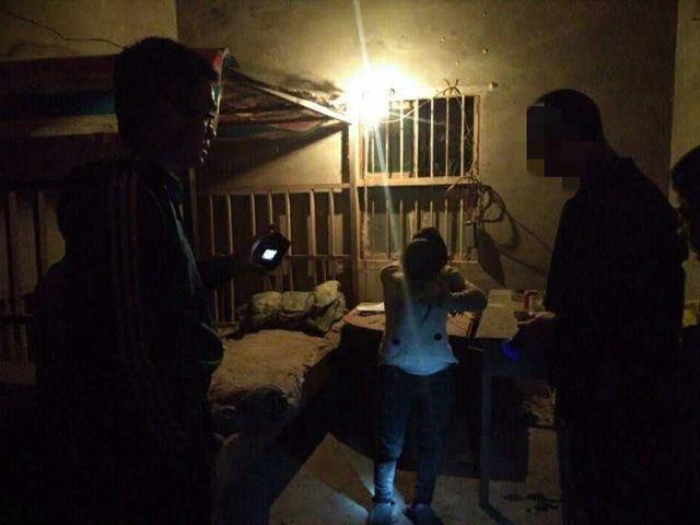 宜宾高县深山空屋"闹鬼" 民警发现15岁"流浪女"(图1) 宜宾高县深山空屋"闹鬼" 民警发现15岁"流浪女"(图1)
