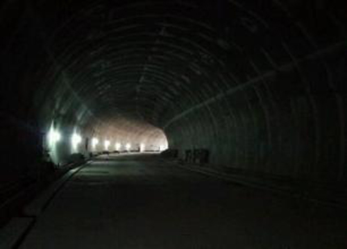泸州忠山隧道全线贯通 预计春节前通车(图1) 泸州忠山隧道全线贯通 预计春节前通车(图1)