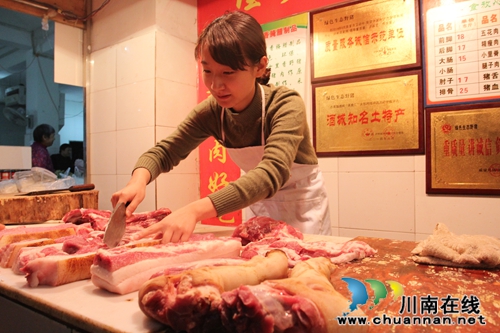 泸州女大学生另类创业 开连锁店卖猪肉(图1) 泸州女大学生另类创业 开连锁店卖猪肉(图1)