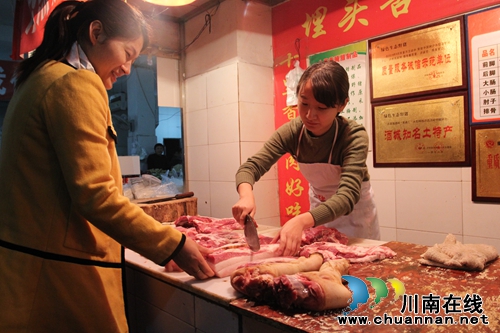 泸州女大学生另类创业 开连锁店卖猪肉(图2) 泸州女大学生另类创业 开连锁店卖猪肉(图2)